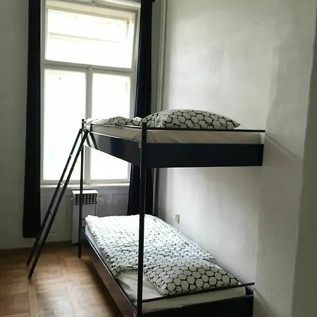 Cosmopole بيت شباب